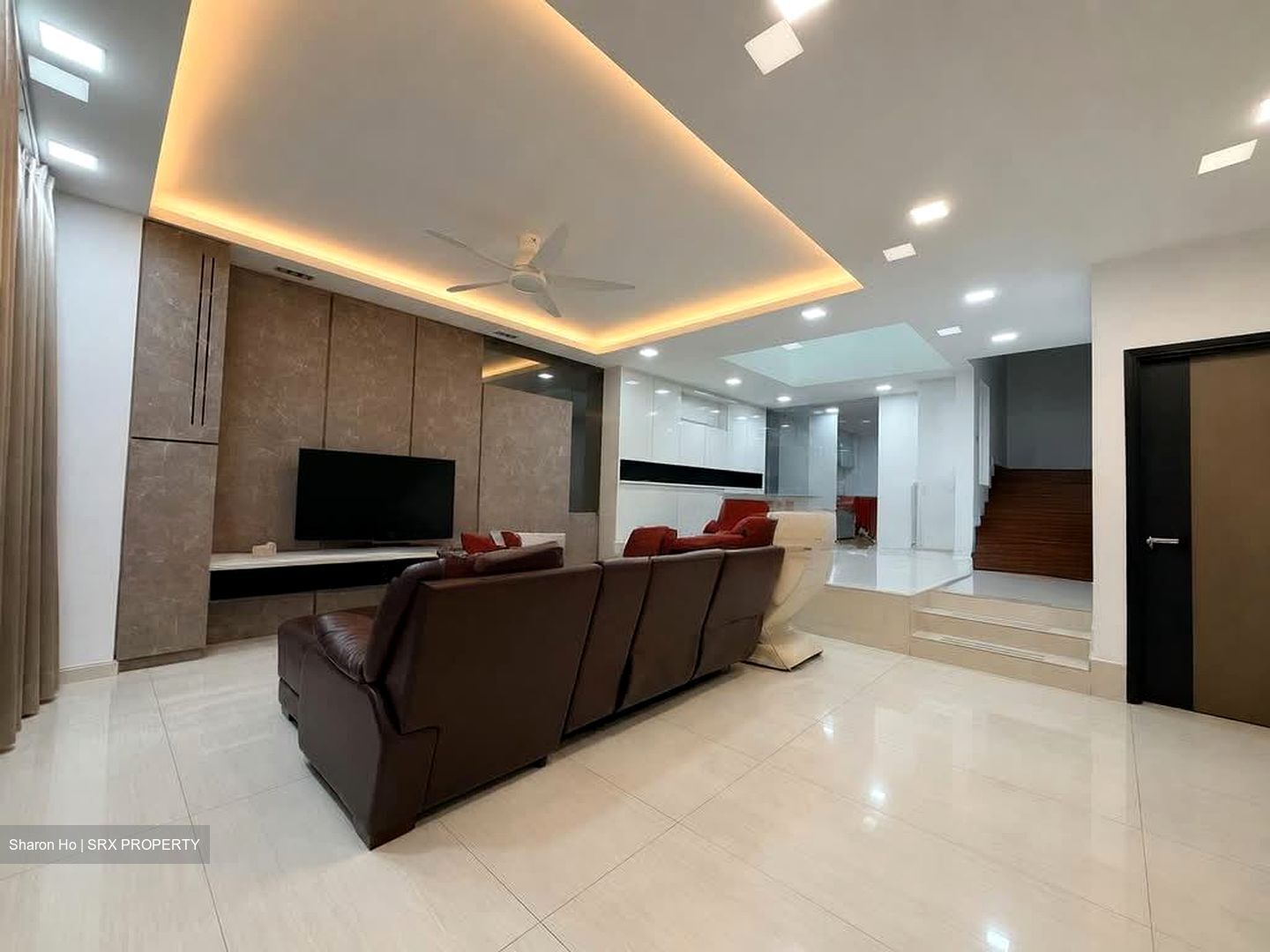 Elias Terrace (D18), Terrace #566305021